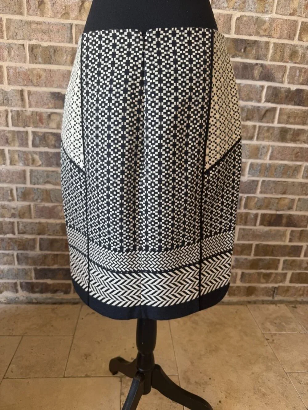 J. Crew geometric cream and black pencil skirt fitted classic jacquard size 8